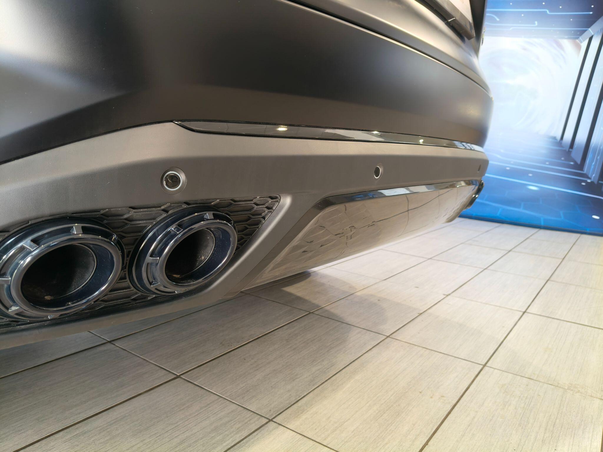 Large vehicle image